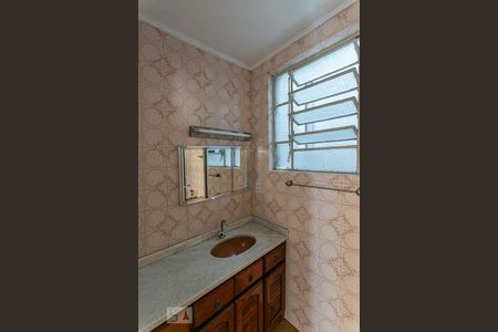 Banheiro de apartamento para alugar com 1 quarto, 50m² em Azenha, Porto Alegre