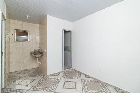 Sala de kitnet/studio para alugar com 1 quarto, 40m² em Marechal Hermes, Rio de Janeiro