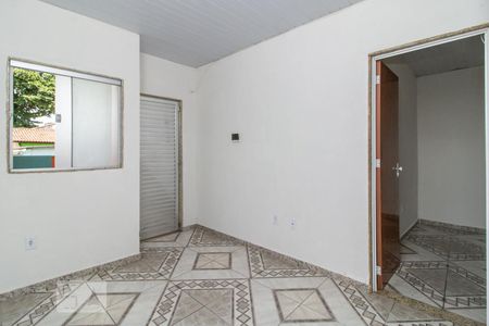 Sala de kitnet/studio para alugar com 1 quarto, 40m² em Marechal Hermes, Rio de Janeiro