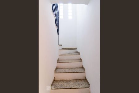 Escadas de casa à venda com 3 quartos, 158m² em Bosque da Saúde, São Paulo