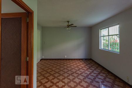 Sala de apartamento para alugar com 2 quartos, 70m² em Vila Marieta, Campinas