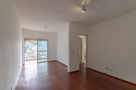 Apartamento à venda com 77m², 2 quartos e 1 vagaSala