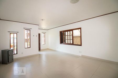 Sala de casa à venda com 3 quartos, 420m² em Passo da Areia, Porto Alegre