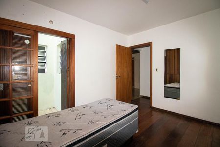 Quarto 1 de casa à venda com 3 quartos, 420m² em Passo da Areia, Porto Alegre