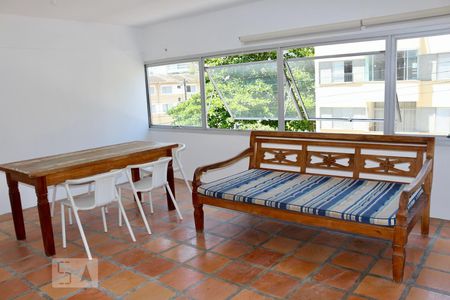 Sala de apartamento para alugar com 3 quartos, 120m² em Vila Alzira, Guarujá