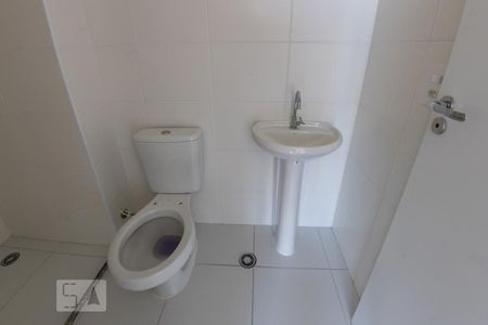 Banheiro de apartamento para alugar com 1 quarto, 38m² em Vila Ema, São Paulo