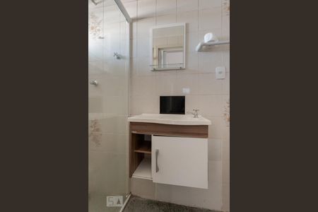 Banheiro de apartamento para alugar com 1 quarto, 60m² em Jardim Leopoldina, Porto Alegre