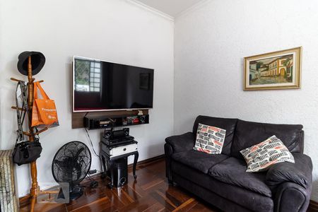 Sala de Vídeo de casa à venda com 3 quartos, 180m² em Cambuci, São Paulo