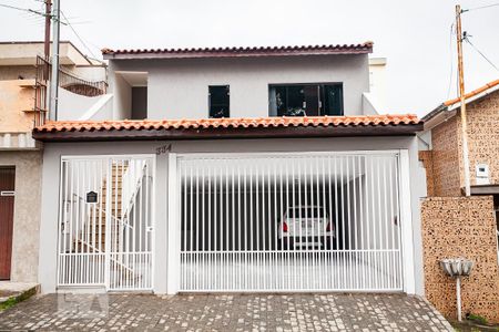Casa à venda com 197m², 3 quartos e 4 vagas Casa à venda com 197m², 3 quartos e 4 vagasFaachada