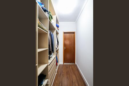 Casa à venda com 197m², 3 quartos e 4 vagas Casa à venda com 197m², 3 quartos e 4 vagasCloset da suíte