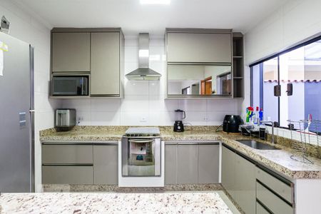 Casa à venda com 197m², 3 quartos e 4 vagas Casa à venda com 197m², 3 quartos e 4 vagasCozinha