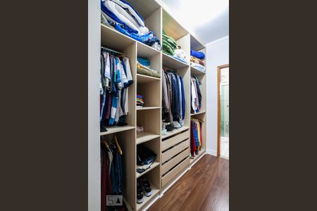 Casa à venda com 197m², 3 quartos e 4 vagas Casa à venda com 197m², 3 quartos e 4 vagasCloset da suíte