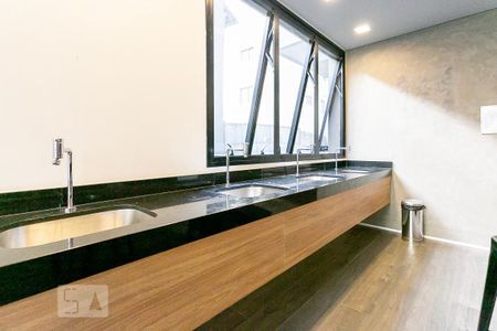 Área Comum - Lavanderia de kitnet/studio à venda com 1 quarto, 32m² em Pinheiros, São Paulo