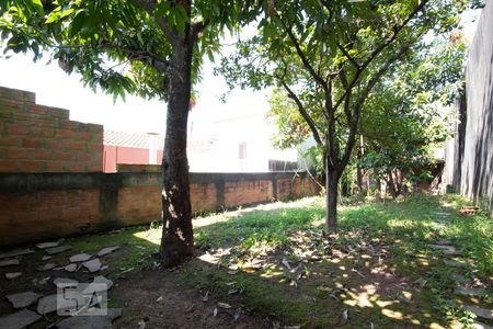 Casa de condomínio à venda com 167m², 2 quartos e 4 vagas Casa de condomínio à venda com 167m², 2 quartos e 4 vagasQuintal e Jardim