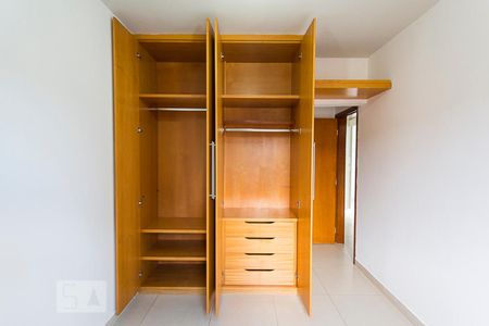 Suite de apartamento para alugar com 3 quartos, 110m² em Santa Maria, Uberlândia