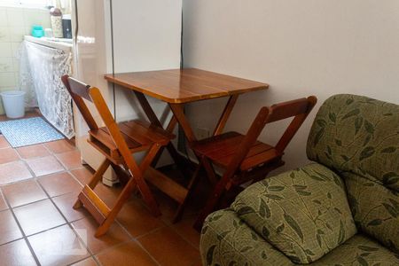 Detalhe sala/quarto de kitnet/studio para alugar com 1 quarto, 25m² em Aviação, Praia Grande