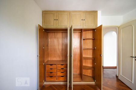 Armário do quarto  de apartamento para alugar com 2 quartos, 106m² em Vila Suzana, São Paulo