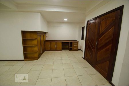 Sala de casa à venda com 3 quartos, 197m² em Jardim Guanabara, Rio de Janeiro