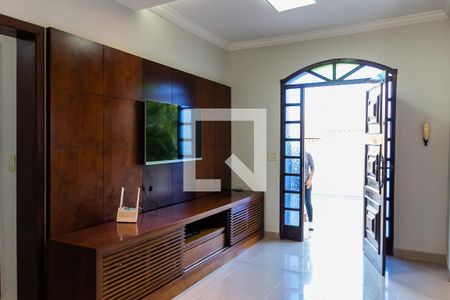 Sala de casa à venda com 3 quartos, 300m² em Copacabana, Belo Horizonte