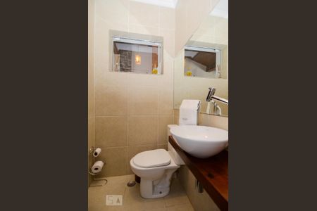 Casa à venda com 297m², 3 quartos e 8 vagas Casa à venda com 297m², 3 quartos e 8 vagasLavabo