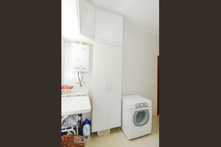 Casa à venda com 297m², 3 quartos e 8 vagas Casa à venda com 297m², 3 quartos e 8 vagasÁrea de Serviço