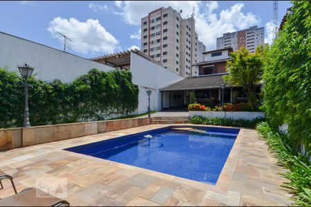 Casa à venda com 297m², 3 quartos e 8 vagas Casa à venda com 297m², 3 quartos e 8 vagasPiscina