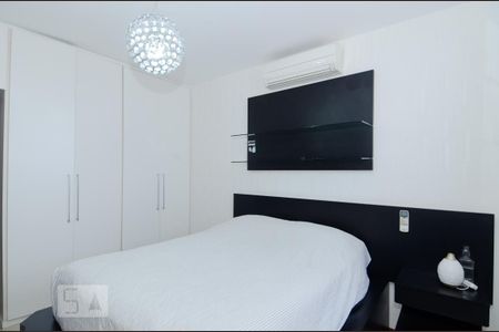 Casa à venda com 297m², 3 quartos e 8 vagas Casa à venda com 297m², 3 quartos e 8 vagasSuíte 2