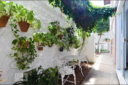 Casa à venda com 297m², 3 quartos e 8 vagas Casa à venda com 297m², 3 quartos e 8 vagasCorredor Lateral