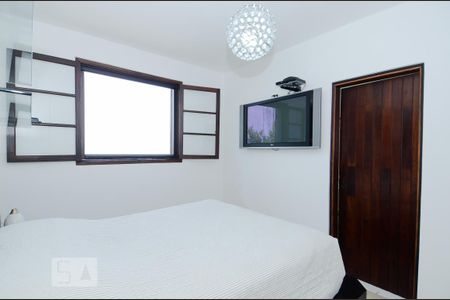 Casa à venda com 297m², 3 quartos e 8 vagas Casa à venda com 297m², 3 quartos e 8 vagasSuíte 2