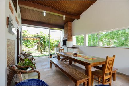 Casa à venda com 297m², 3 quartos e 8 vagas Casa à venda com 297m², 3 quartos e 8 vagasSalão de Festas