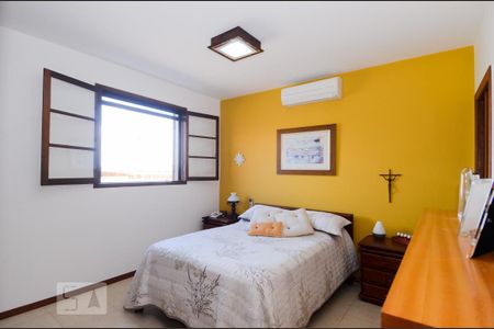 Casa à venda com 297m², 3 quartos e 8 vagas Casa à venda com 297m², 3 quartos e 8 vagasSuíte 3