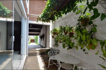 Casa à venda com 297m², 3 quartos e 8 vagas Casa à venda com 297m², 3 quartos e 8 vagasCorredor Lateral