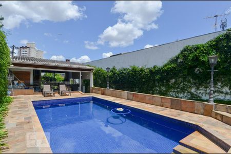 Casa à venda com 297m², 3 quartos e 8 vagas Casa à venda com 297m², 3 quartos e 8 vagasPiscina