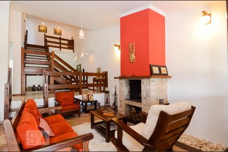 Casa à venda com 297m², 3 quartos e 8 vagas Casa à venda com 297m², 3 quartos e 8 vagasSala