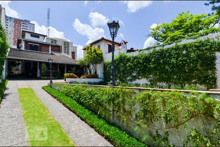 Casa à venda com 297m², 3 quartos e 8 vagas Casa à venda com 297m², 3 quartos e 8 vagasÁrea Externa