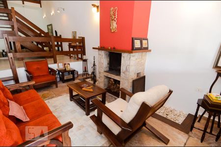 Casa à venda com 297m², 3 quartos e 8 vagas Casa à venda com 297m², 3 quartos e 8 vagasSala