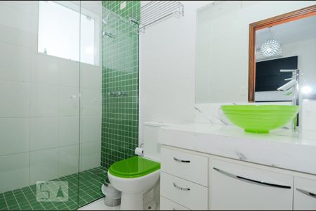 Casa à venda com 297m², 3 quartos e 8 vagas Casa à venda com 297m², 3 quartos e 8 vagasBanheiro da Suíte 2