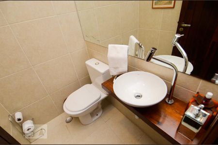 Casa à venda com 297m², 3 quartos e 8 vagas Casa à venda com 297m², 3 quartos e 8 vagasLavabo