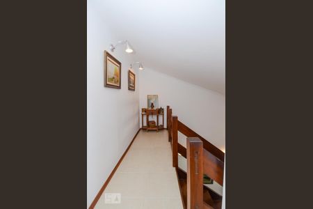 Casa à venda com 297m², 3 quartos e 8 vagas Casa à venda com 297m², 3 quartos e 8 vagasEscada da Sala