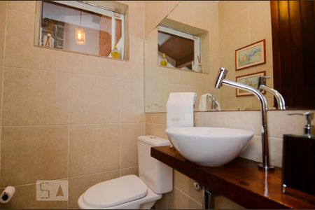 Casa à venda com 297m², 3 quartos e 8 vagas Casa à venda com 297m², 3 quartos e 8 vagasLavabo