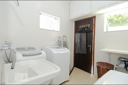 Casa à venda com 297m², 3 quartos e 8 vagas Casa à venda com 297m², 3 quartos e 8 vagasÁrea de Serviço