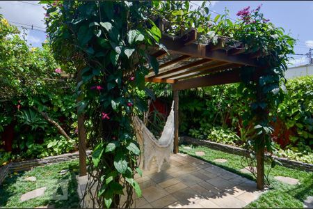 Casa à venda com 297m², 3 quartos e 8 vagas Casa à venda com 297m², 3 quartos e 8 vagasÁrea Externa - Pergolado