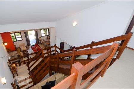 Casa à venda com 297m², 3 quartos e 8 vagas Casa à venda com 297m², 3 quartos e 8 vagasEscada da Sala