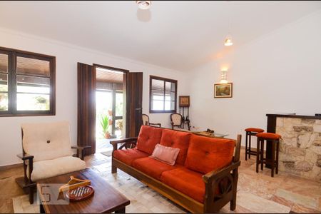 Casa à venda com 297m², 3 quartos e 8 vagas Casa à venda com 297m², 3 quartos e 8 vagasSala