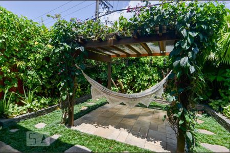 Casa à venda com 297m², 3 quartos e 8 vagas Casa à venda com 297m², 3 quartos e 8 vagasÁrea Externa - Pergolado