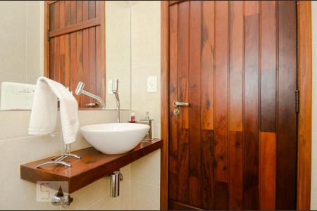 Casa à venda com 297m², 3 quartos e 8 vagas Casa à venda com 297m², 3 quartos e 8 vagasLavabo