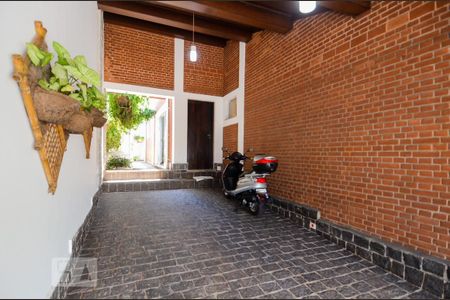 Casa à venda com 297m², 3 quartos e 8 vagas Casa à venda com 297m², 3 quartos e 8 vagasGaragem Coberta