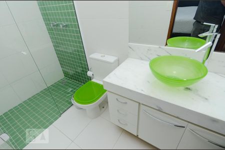 Casa à venda com 297m², 3 quartos e 8 vagas Casa à venda com 297m², 3 quartos e 8 vagasBanheiro da Suíte 2