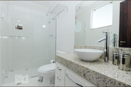 Casa à venda com 297m², 3 quartos e 8 vagas Casa à venda com 297m², 3 quartos e 8 vagasBanheiro da Suíte 1