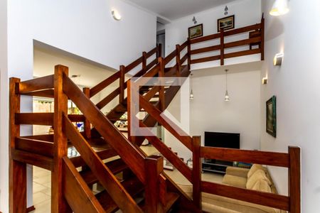 Escada de casa à venda com 3 quartos, 297m² em Vila Rosália, Guarulhos